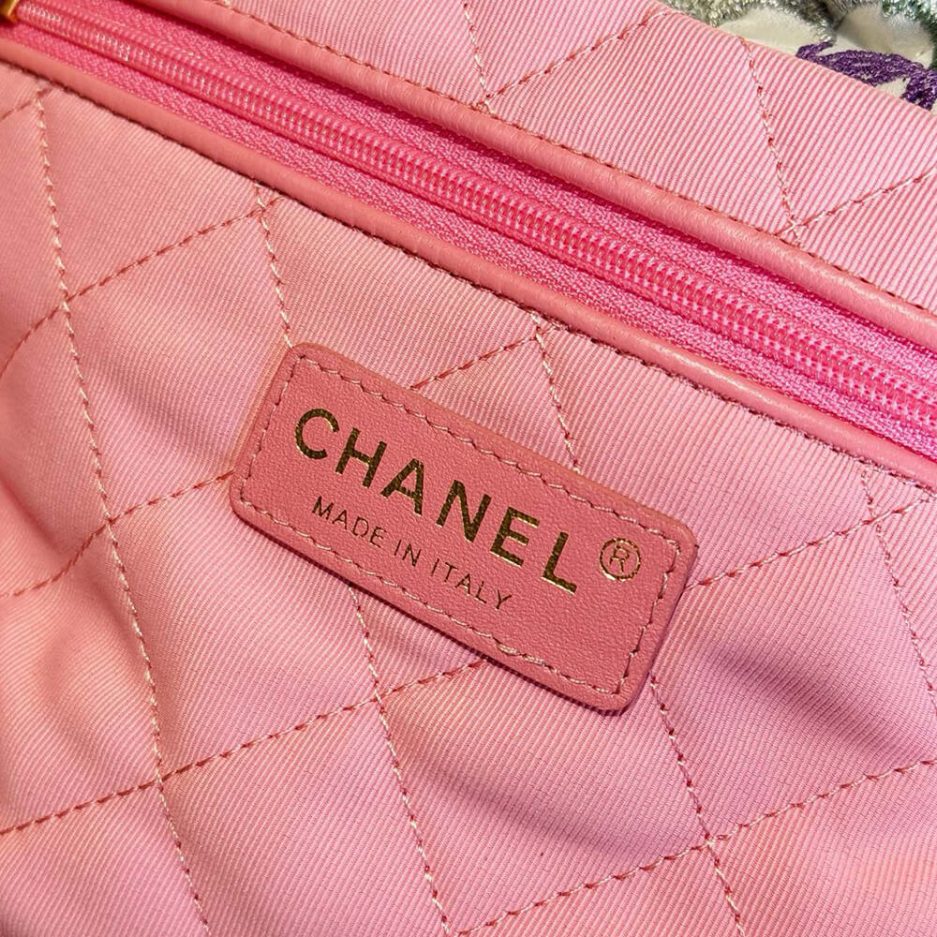 CHANEL 22 SMALL HANDBAG