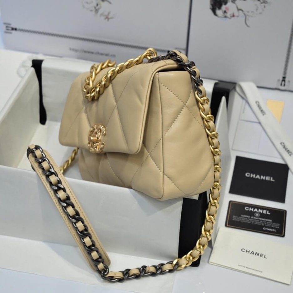 CHANEL 19 HANDBAG