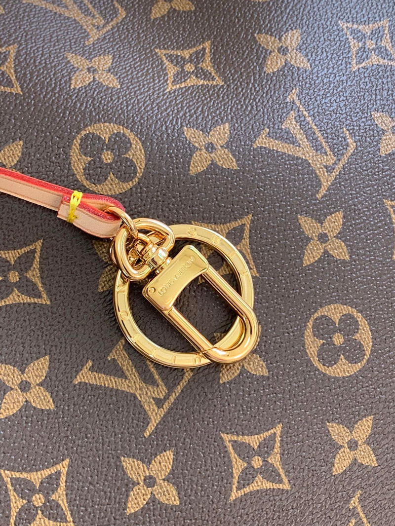 LOUIS VUITTON ARTSY MM