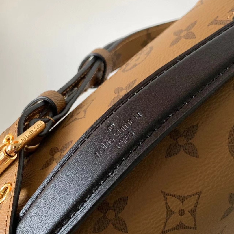 Louis Vuitton POCHETTE METIS