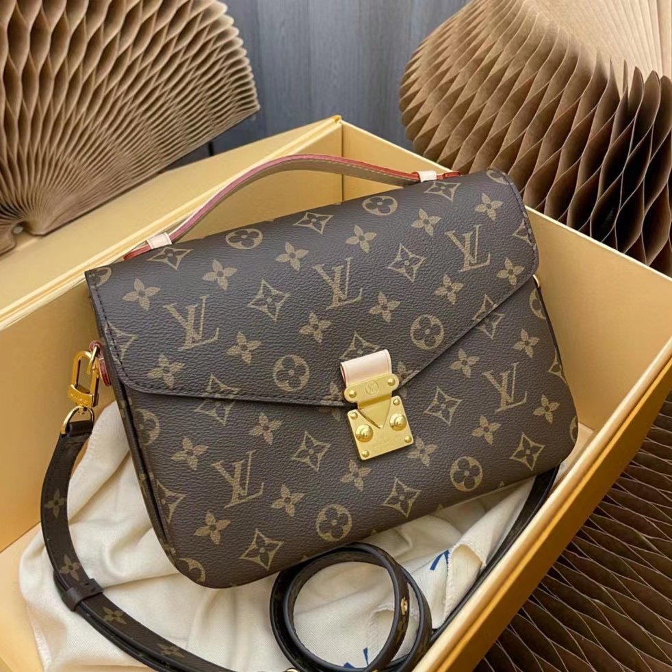 Louis Vuitton POCHETTE METIS