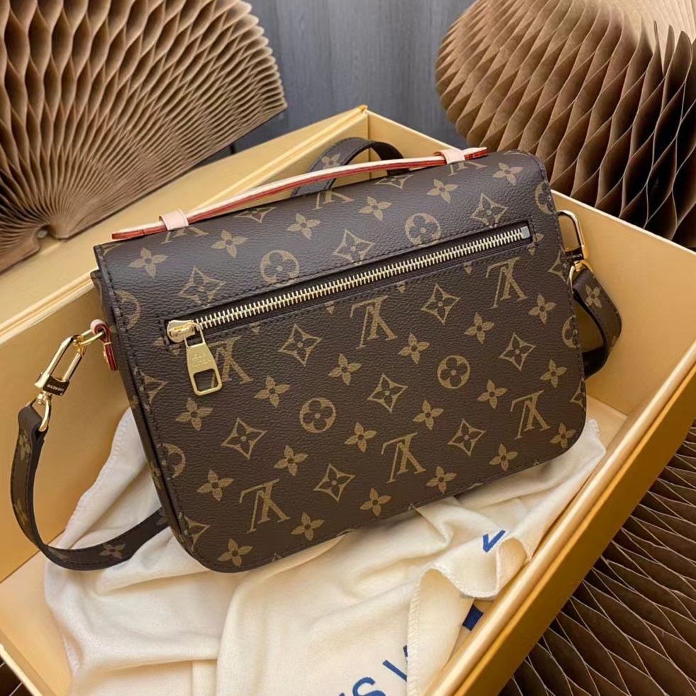 Louis Vuitton POCHETTE METIS